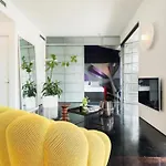 Stunning Potts Point Pad In Iconic \'Yellow House\'