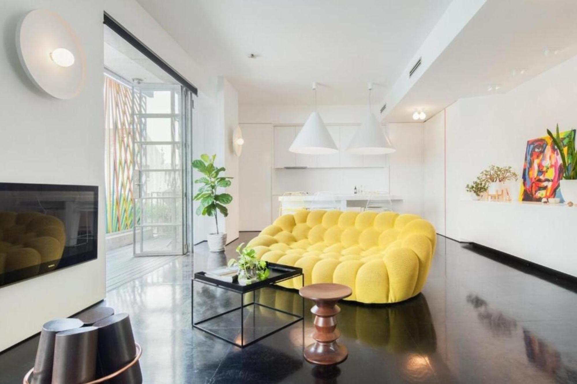 Stunning Potts Point Pad In Iconic 'yellow House' * Sydney