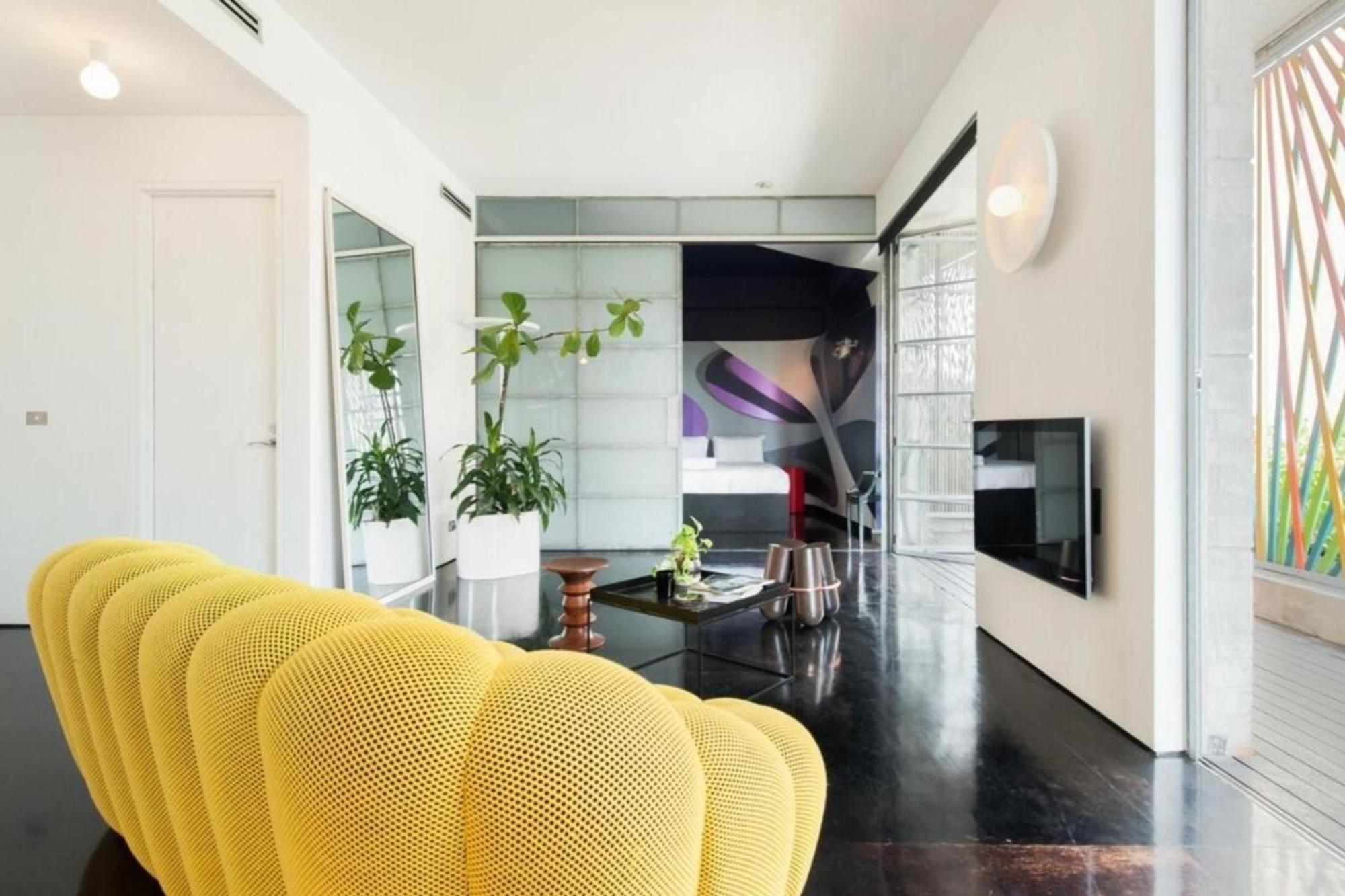 Stunning Potts Point Pad In Iconic 'yellow House' * Sydney